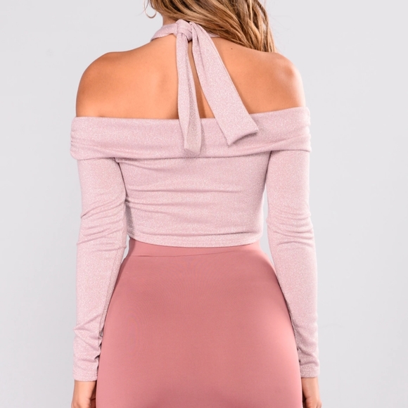 🔥 NWT FASHION NOVA off shoulder/halter crop top - Picture 3 of 4